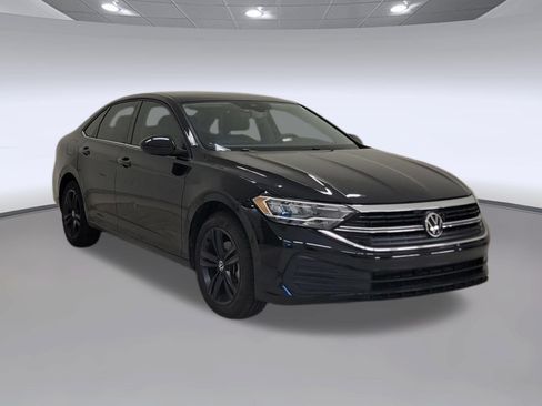 Used 2024 Volkswagen Jetta SE w/ Panoramic Sunroof Package FWD image 5