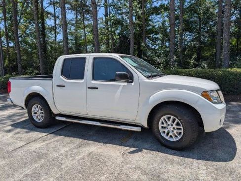 Used 2019 Nissan Frontier SV RWD image 2