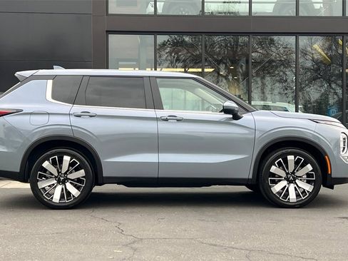 New 2026 Mitsubishi Outlander SE image 4