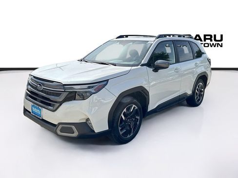 Used 2025 Subaru Forester Limited AWD/4WD image 3
