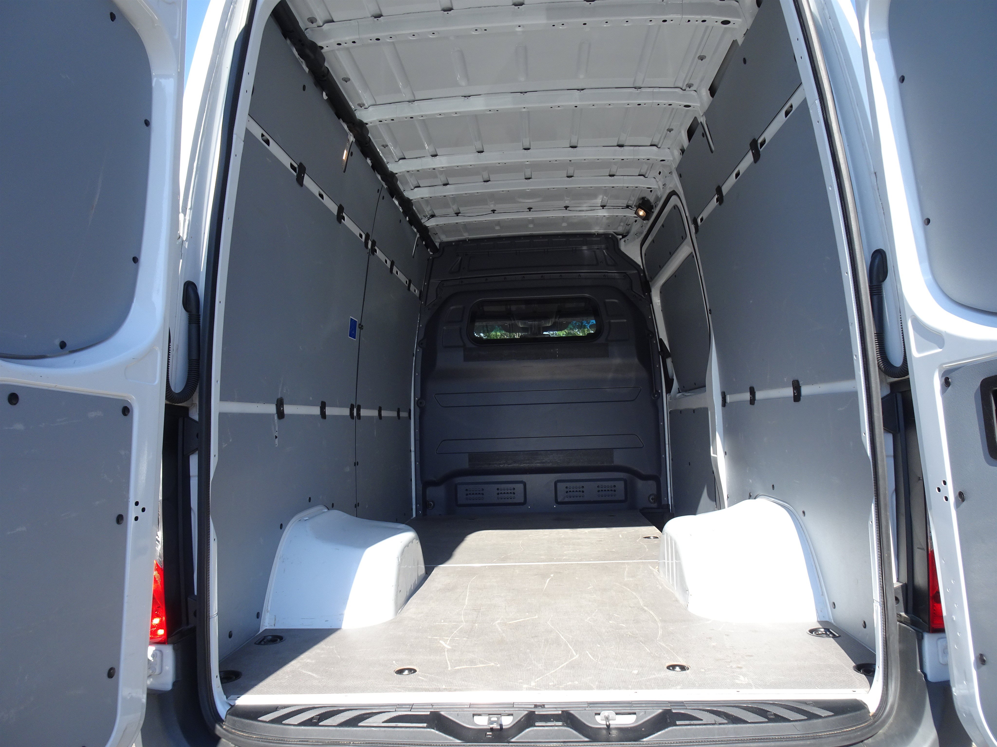 Used 2022 Mercedes-Benz Sprinter 3500 image 6