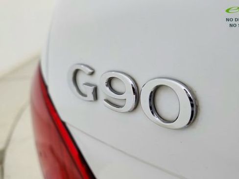 Used 2019 Genesis G90 3.3T Premium RWD image 17