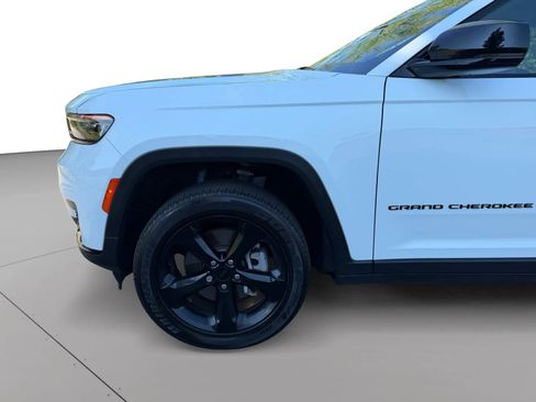 Used 2023 Jeep Grand Cherokee L Laredo AWD/4WD image 19
