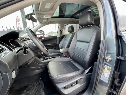 Used 2021 Volkswagen Tiguan SE w/ Panoramic Sunroof Package image 14