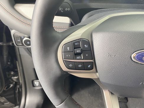 Used 2025 Ford Explorer Active w/ Active Comfort Package image 19