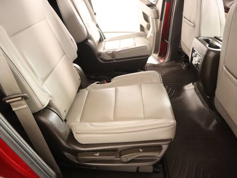 Used 2023 GMC Yukon SLT w/ SLT Premium Package AWD/4WD image 16