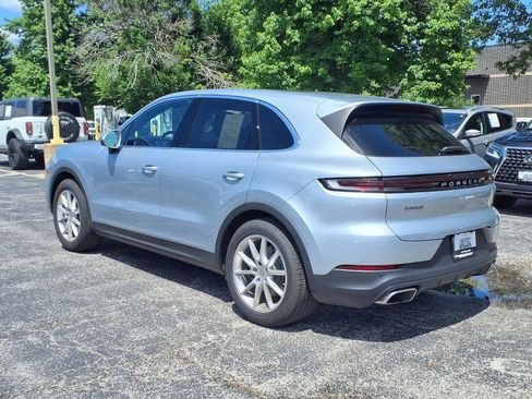 Used 2024 Porsche Cayenne AWD/4WD image 3