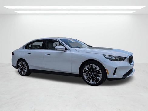 New 2027 BMW 530i RWD image 2