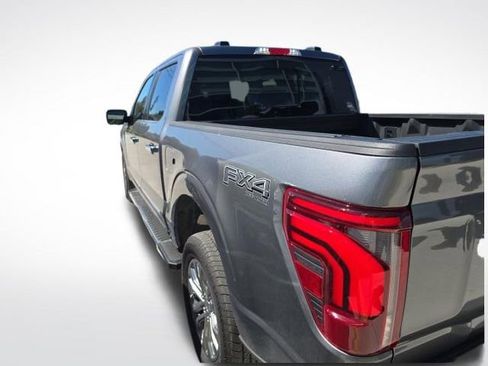 Used 2025 Ford F150 Lariat w/ Equipment Group 501A Mid image 3