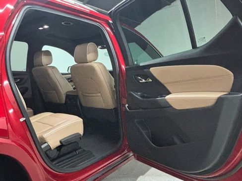 Used 2023 Chevrolet Traverse Premier image 21