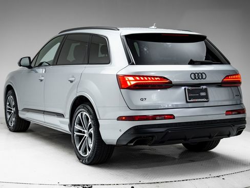 Certified 2025 Audi Q7 2.0T Premium w/ Convenience Plus Package image 3