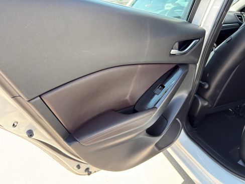 Used 2018 MAZDA MAZDA3 Touring FWD image 28