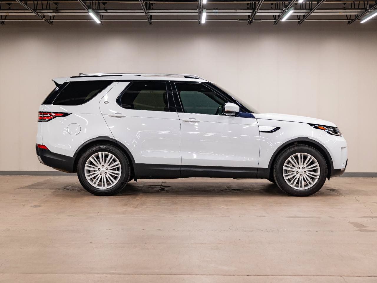 Used 2019 Land Rover Discovery HSE AWD/4WD image 6