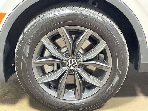 Used 2024 Volkswagen Tiguan SE image 31