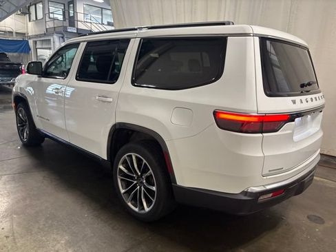 Used 2022 Jeep Wagoneer Series III w/ Premium Group I AWD/4WD image 6