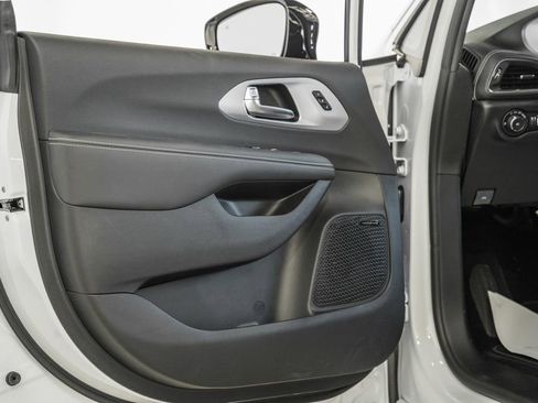 New 2026 Chrysler Pacifica Limited w/ Uconnect Theater Family Group image 36