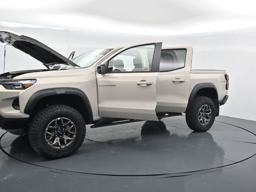 New 2026 Chevrolet Colorado ZR2 w/ Technology Package AWD/4WD image 40