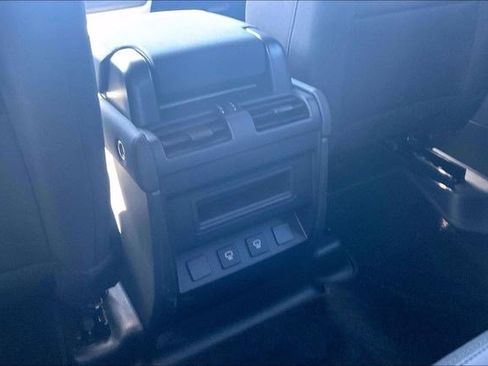 Used 2025 Land Rover Defender 110 S image 39