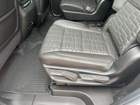 Used 2024 Cadillac Escalade Premium Luxury Platinum AWD/4WD image 34