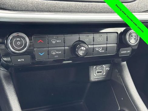 Used 2024 Jeep Compass Latitude image 18