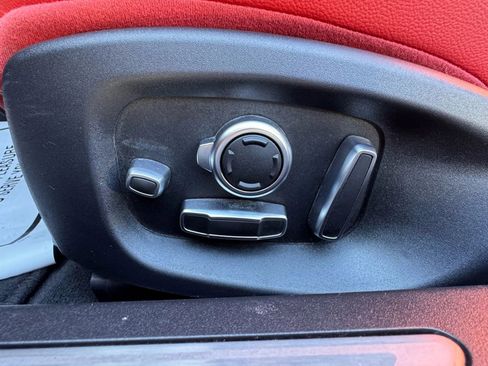 Used 2016 Jaguar XF S image 13