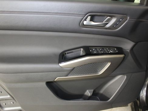 Used 2024 Nissan Pathfinder Platinum image 12