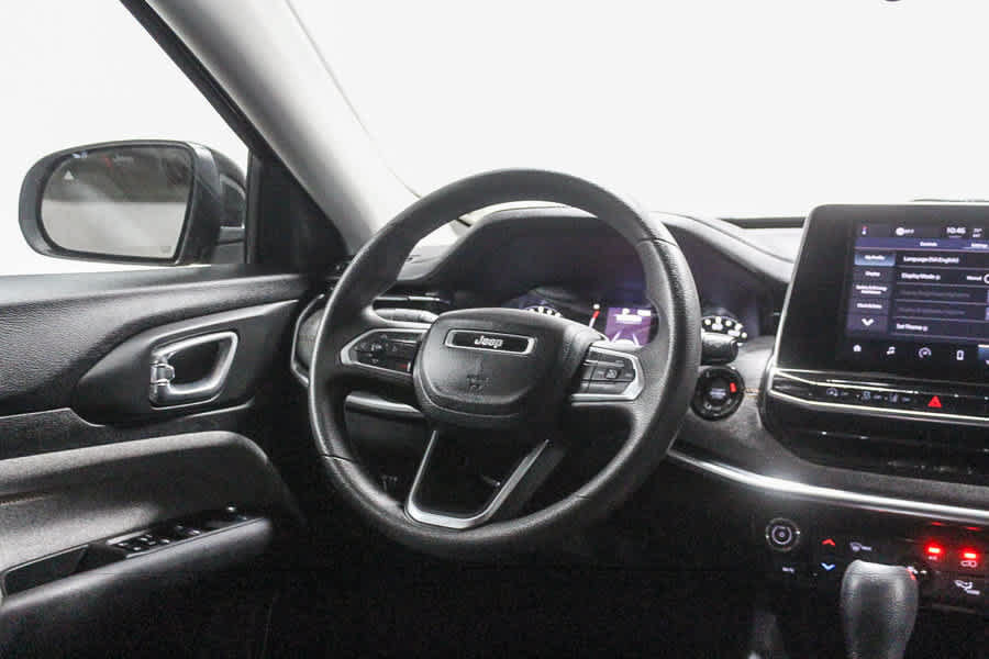 Used 2022 Jeep Compass Sport FWD image 16