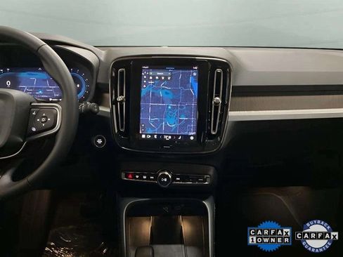 Used 2025 Volvo XC40 B5 Core image 12