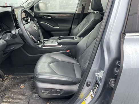 Used 2023 Toyota Highlander Platinum image 29