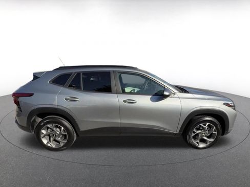 Used 2025 Chevrolet Trax LT FWD image 15