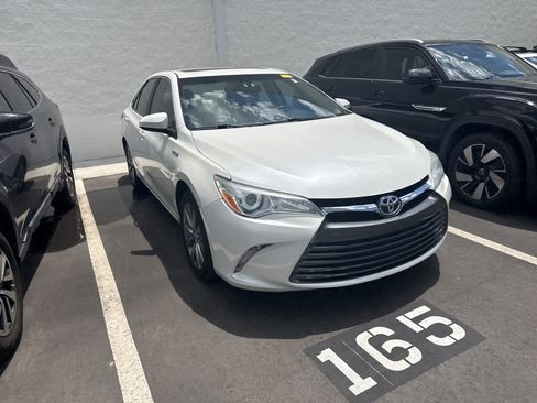 Used 2015 Toyota Camry XLE w/ Moonroof Package FWD image 3