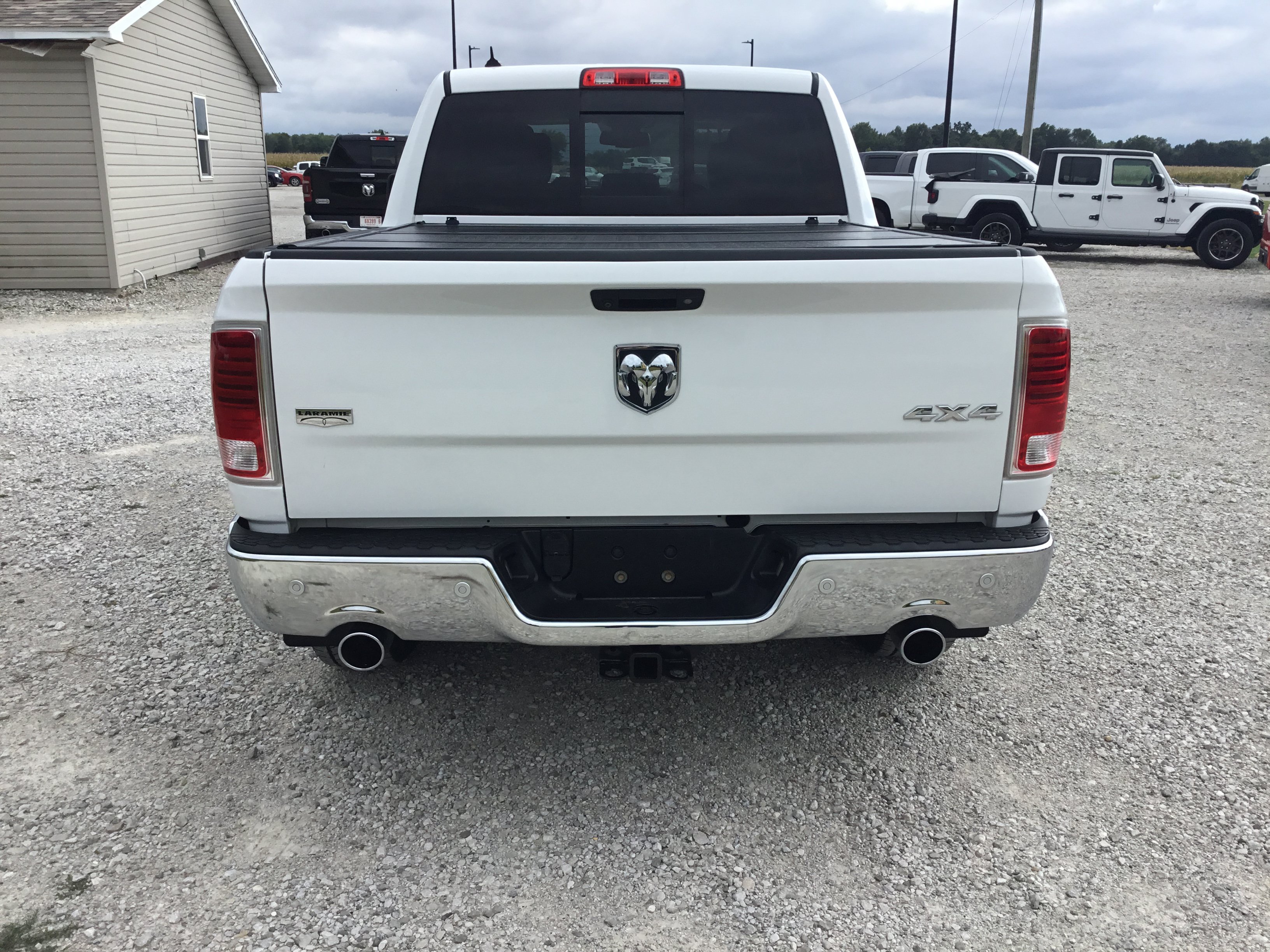 Used 2017 RAM 1500 Laramie w/ Convenience Group AWD/4WD image 4