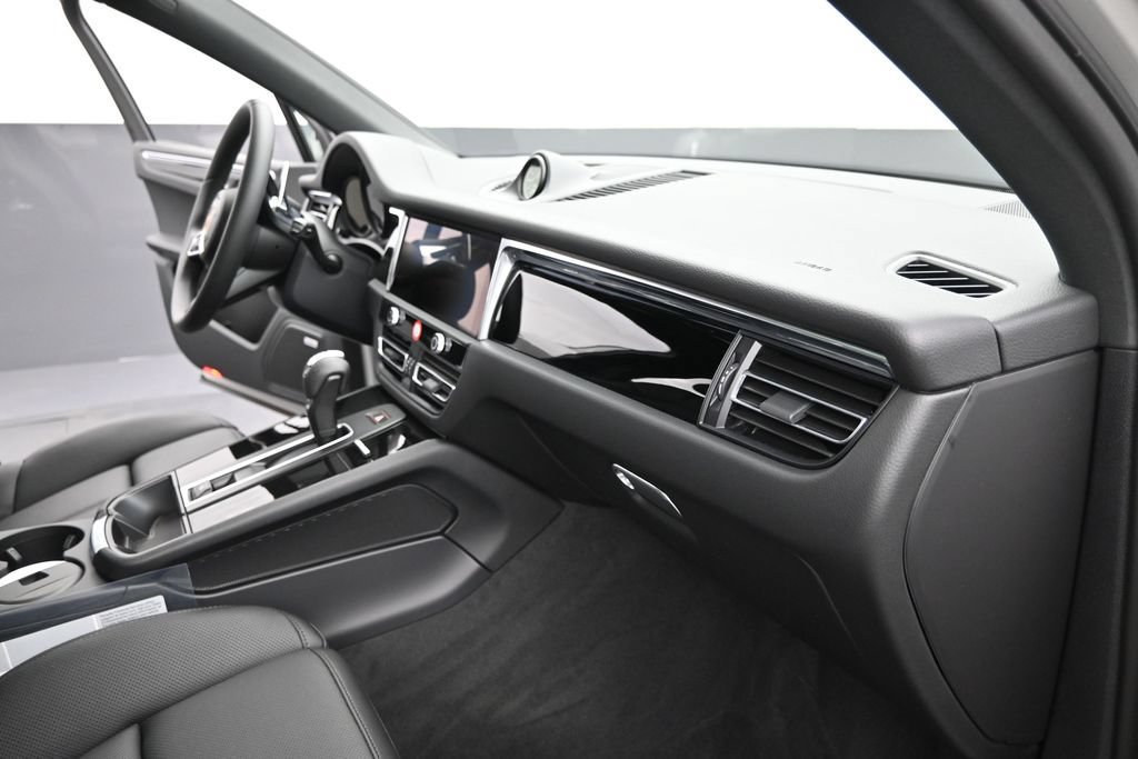 New 2026 Porsche Macan AWD/4WD image 22
