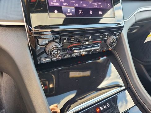 New 2025 Jeep Grand Cherokee L Altitude image 24