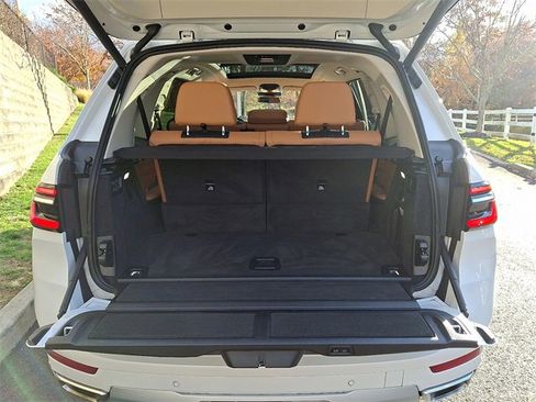 Used 2024 BMW X7 xDrive40i w/ Premium Package image 28