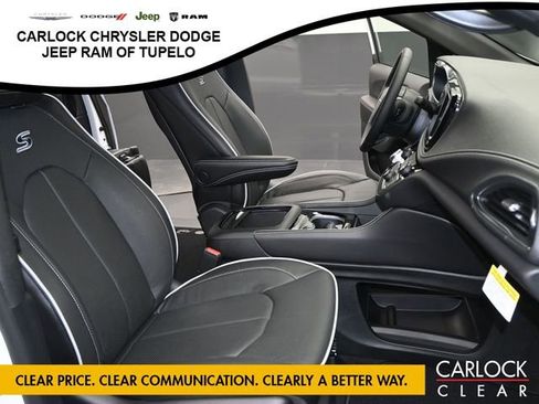 New 2026 Chrysler Pacifica Limited w/ Uconnect Theater Family Group image 45