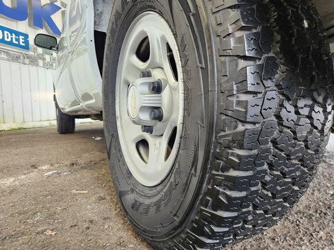 Used 2001 Chevrolet Silverado 1500 LS w/ Firm Ride Suspension Pkg image 14