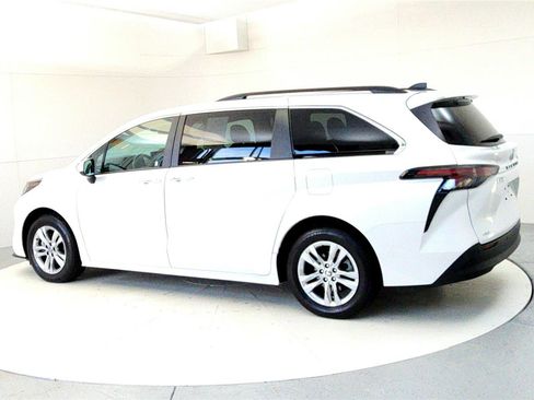 Certified 2024 Toyota Sienna XLE w/ XLE Plus Package image 4