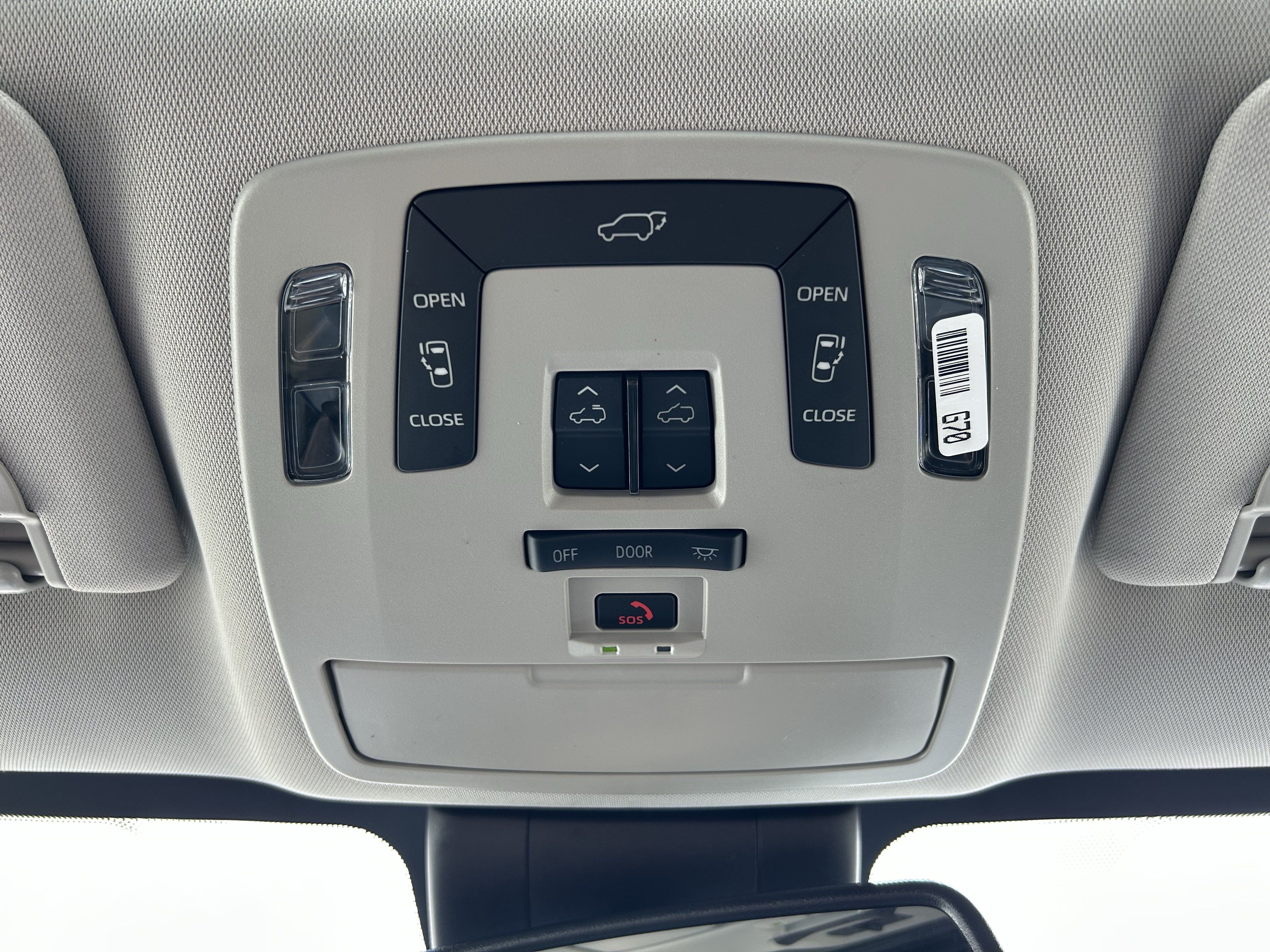 Certified 2025 Toyota Sienna XLE FWD image 39