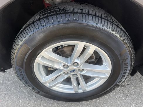 Used 2020 Ford Explorer XLT w/ Equipment Group 202A image 11