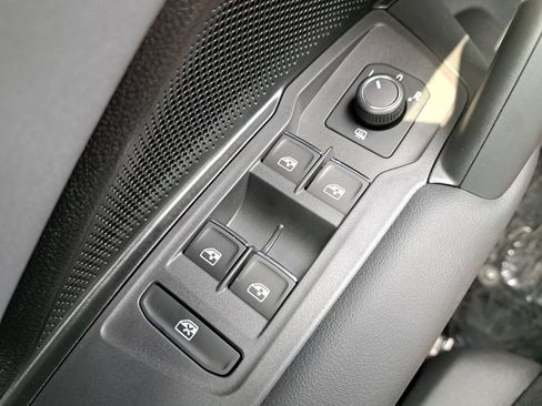 New 2025 Volkswagen Tiguan SE R-Line image 27