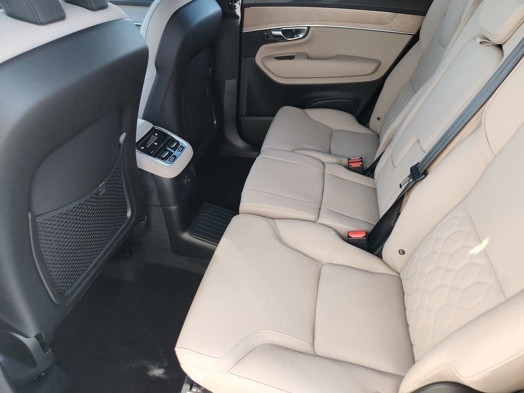 New 2026 Volvo XC90 T8 Plus w/ Protection Package Premier AWD/4WD image 19