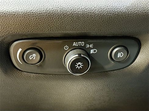 Used 2021 Chevrolet Traverse LT image 12