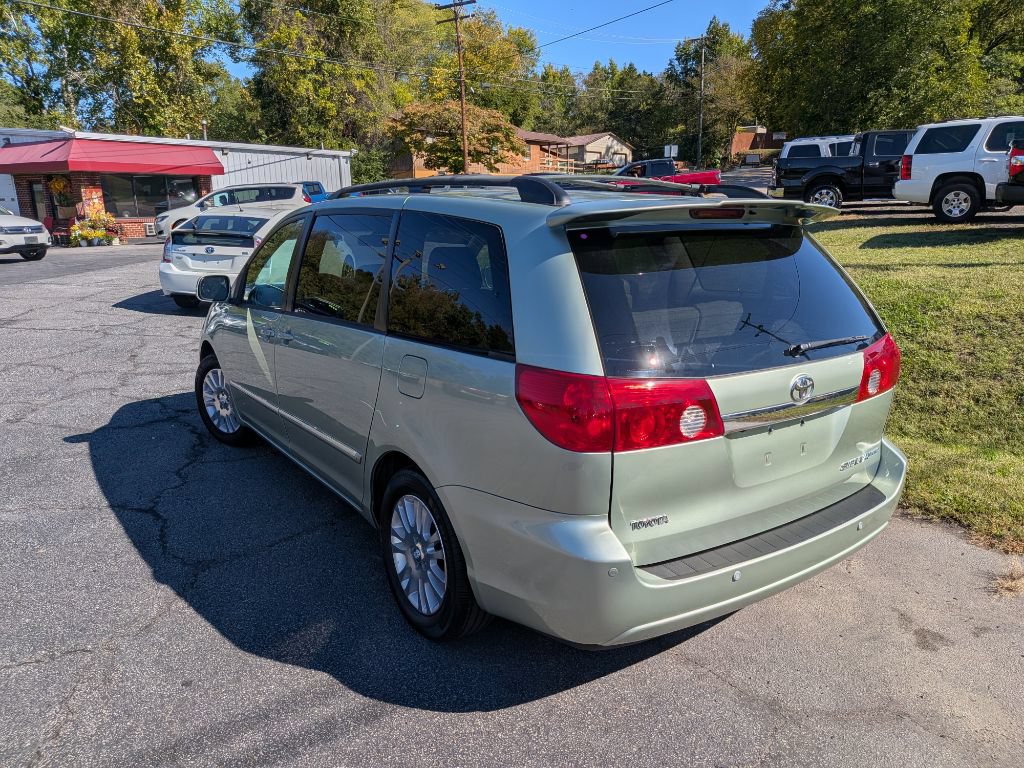 Used 2007 Toyota Sienna XLE Limited w/ XLE Limited PKG 3 FWD image 3