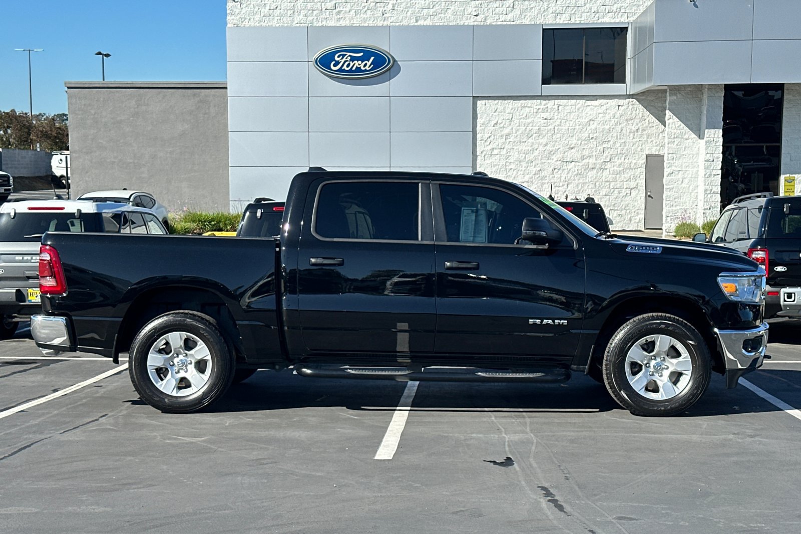Certified 2023 RAM 1500 Big Horn AWD/4WD image 3