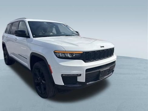 Used 2024 Jeep Grand Cherokee L Limited w/ Black Appearance Package image 12