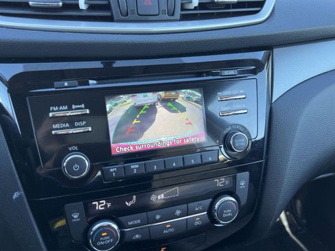 Used 2015 Nissan Rogue SV w/ SV Moonroof Package image 16