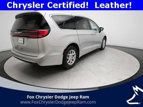 Certified 2024 Chrysler Pacifica Touring-L image 36