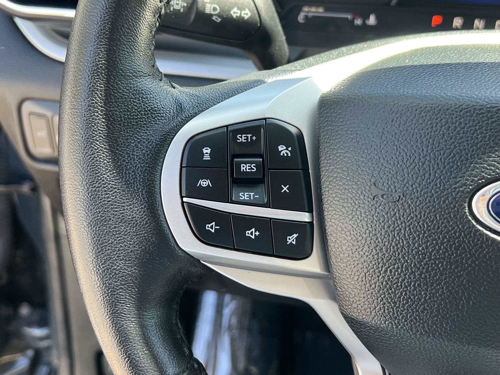 Used 2022 Ford Explorer XLT w/ Equipment Group 202A AWD/4WD image 34