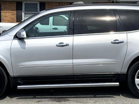 Used 2016 Chevrolet Traverse LT w/ Style and Technology Package image 2